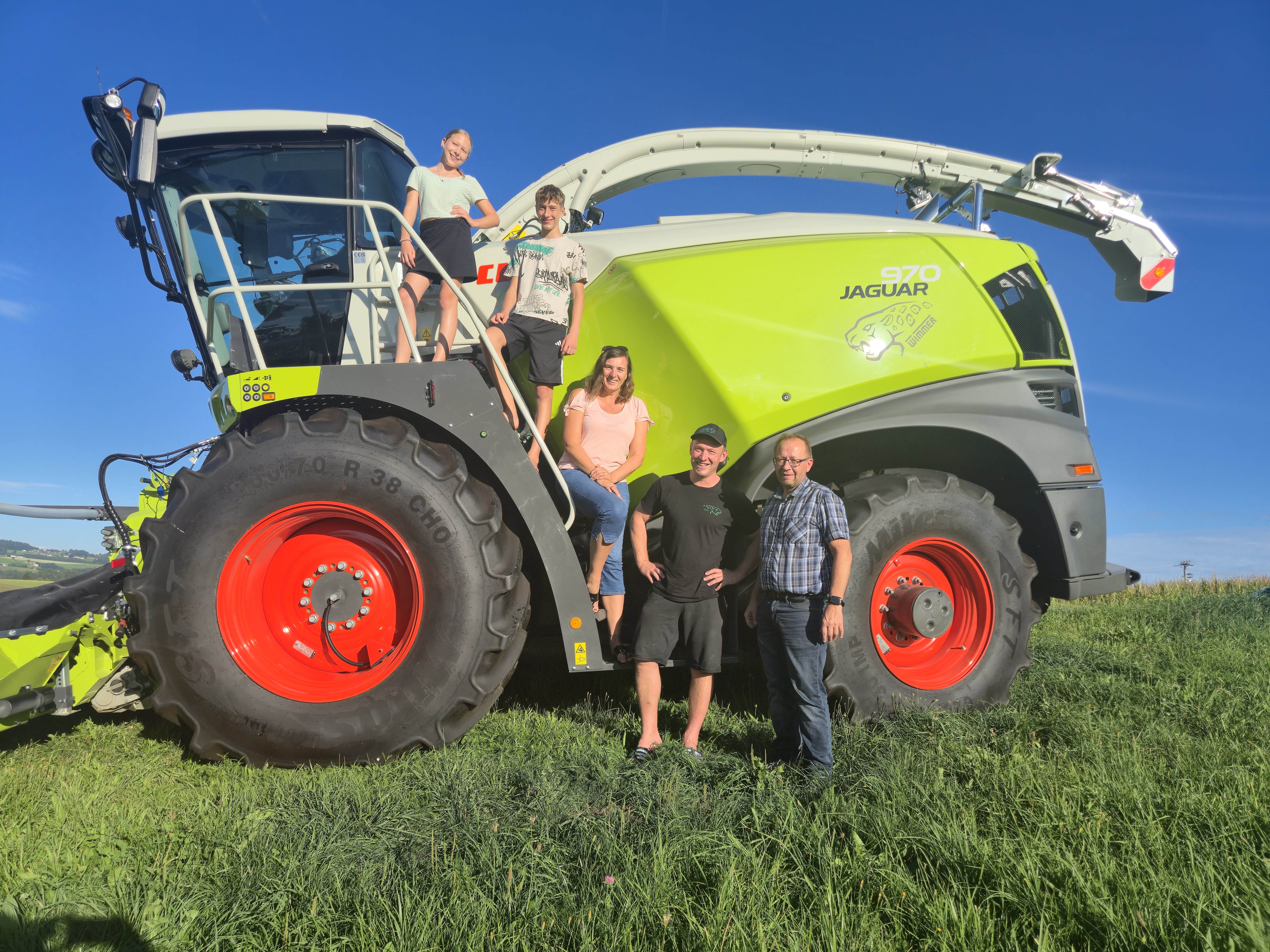 Familie Hartl mit Claas Jaguar 970